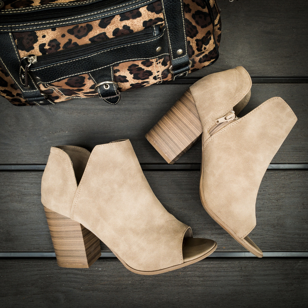 SODA Peep Toe Booties Tan Suede Sz. 10 (A15)